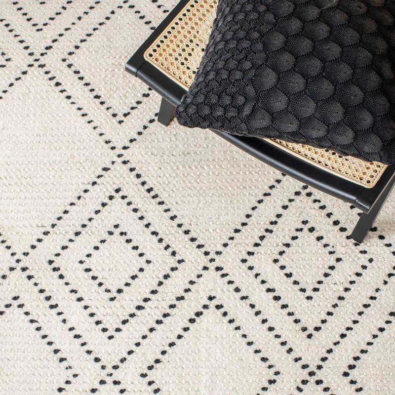 Casablanca CSB676 Hand Loomed Area Rug - Ivory/Black - 4'x6' - Safavieh.