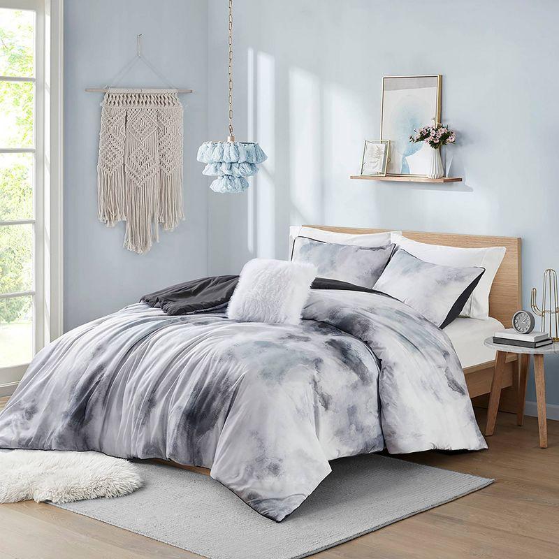 Intelligent Design Cassiopeia Watercolor Tie Dye Printed Duvet Cover Set with Throw Pillow