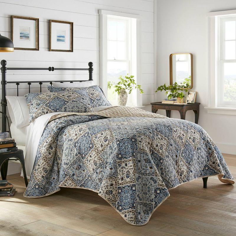 Cottage Charm King-Size Reversible Cotton Quilt Set in Blue