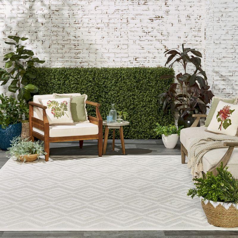 Ivory Diamond Easy-Care 9' x 12' Synthetic Indoor/Outdoor Rug