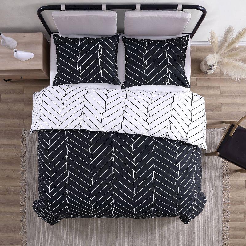 City Scene Ceres Black Standard Cotton 150 TC Reversible Duvet Cover Set