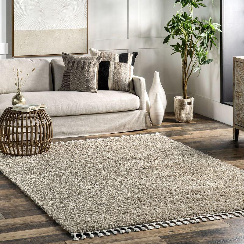 Nuloom Neva Solid 5x8 Shag Indoor Area Rug for Living Room Bedroom Dining Room Nursery, Beige/Ivory