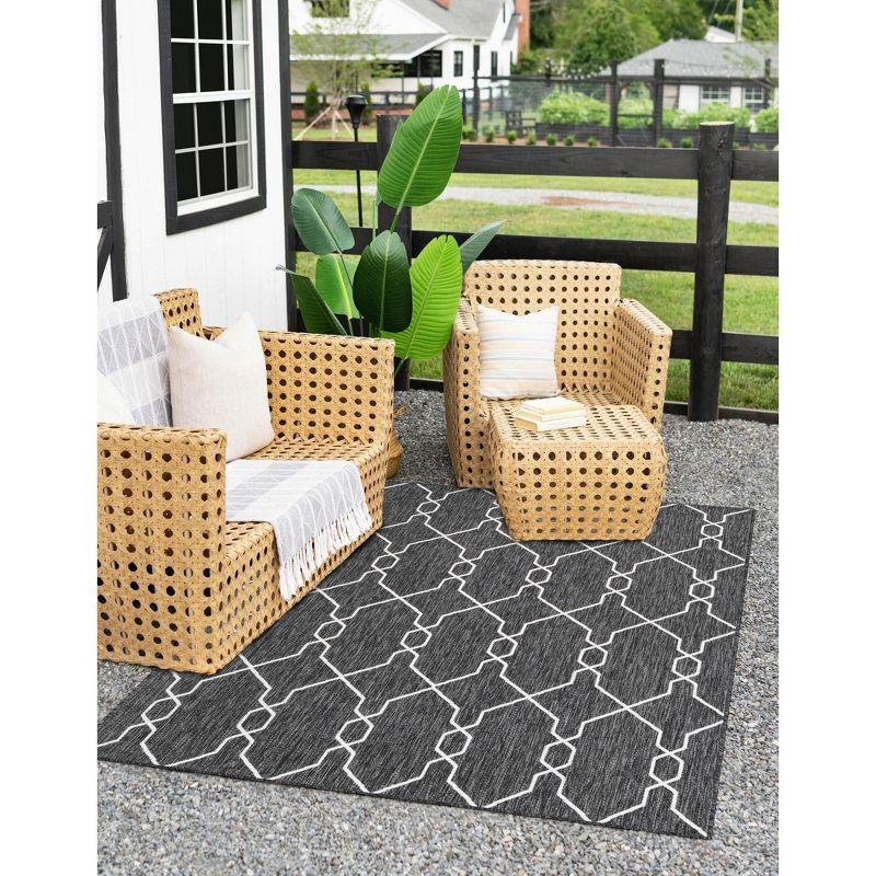 Charcoal and Ivory Trellis Outdoor Flatweave Rug 4' x 6'