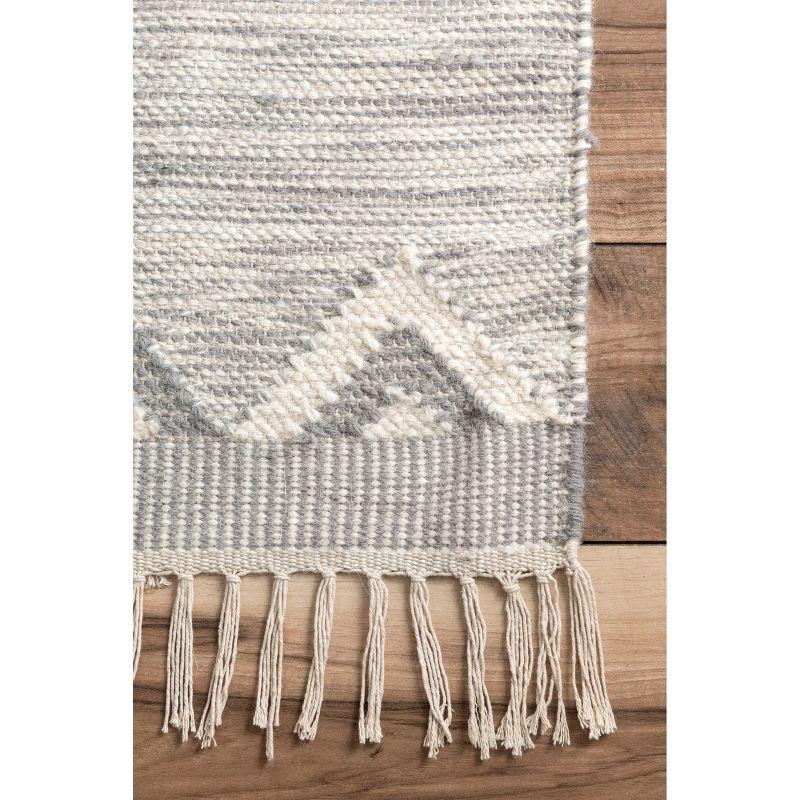 Nuloom Savannah Geometric 5x8 Wool Indoor Area Rug for Living Room Bedroom Dining Room Kitchen, Light Grey/Ivory