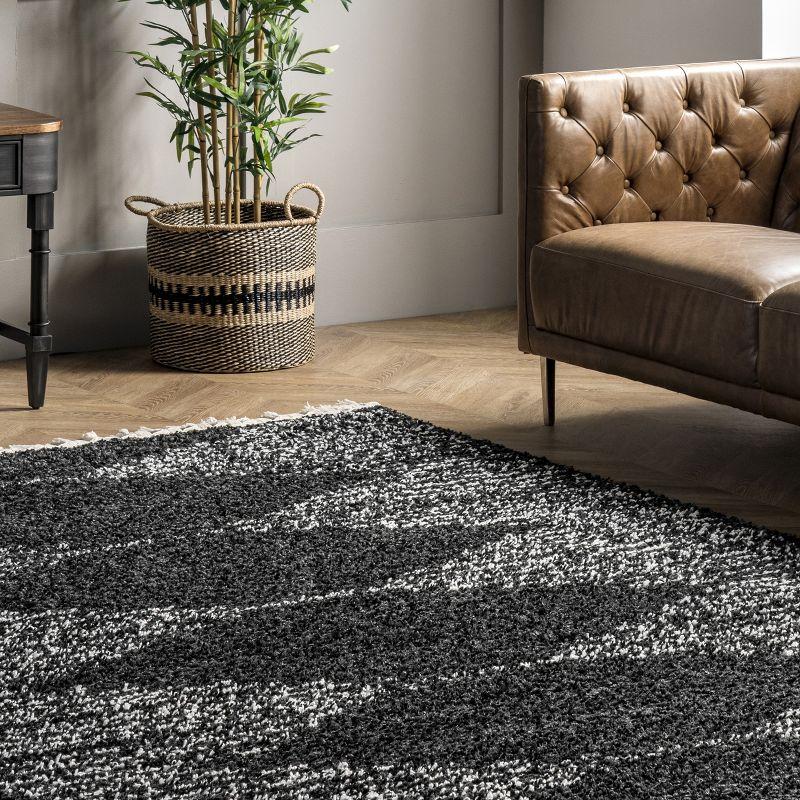 Nuloom Bria Geometric 4x6 Shag Indoor Area Rug for Living Room Bedroom Dining Room Nursery, Black/Ivory