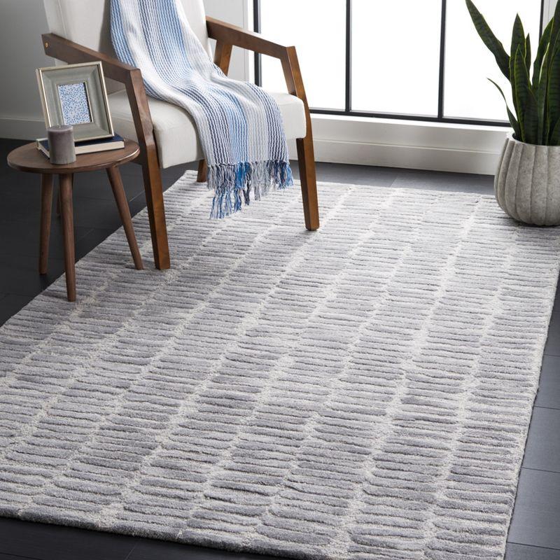 Gray Hand-Tufted Wool Rectangular Area Rug, 5' x 8'