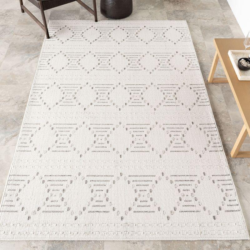 Cream Geometric 4' x 6' Synthetic Indoor/Outdoor Rug