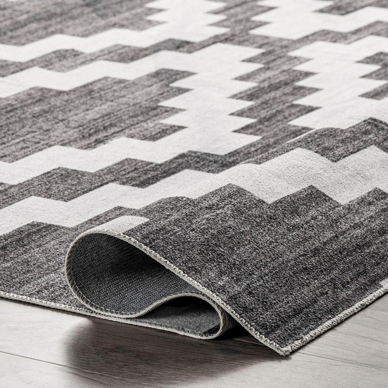 Gray Diamond Pattern Washable Synthetic Area Rug, 8' x 10'