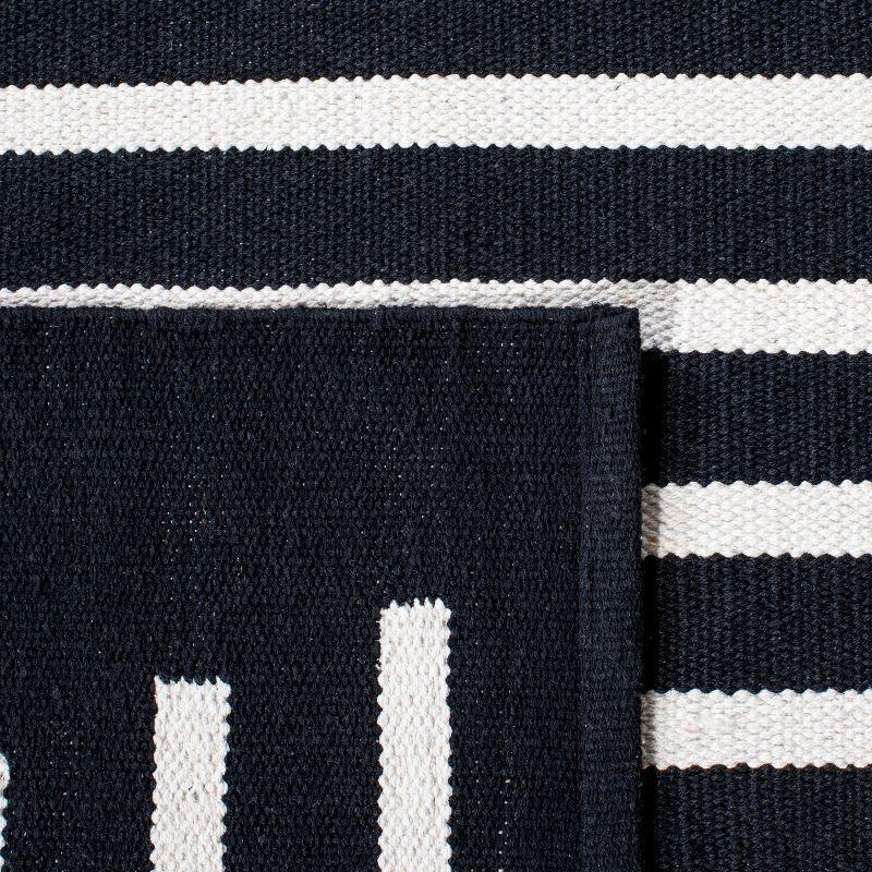 Montauk MTK313 Hand Woven Area Rug - Black/Ivory - 4'x6' - Safavieh.