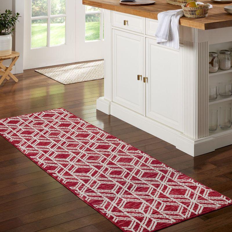 TOWN & COUNTRY EVERYDAY Walker Modern Diamond Everwash Non-Slip Backing Kitchen Mat