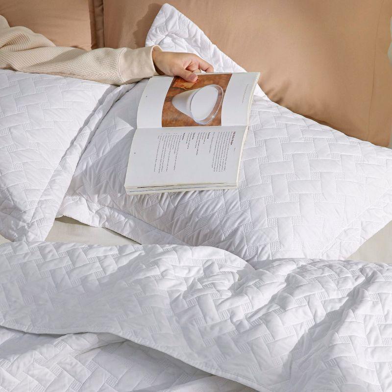 Lightweight Spring Quilt Set Oversized King Size White Bedding Set for All Seasons - Bedsure
