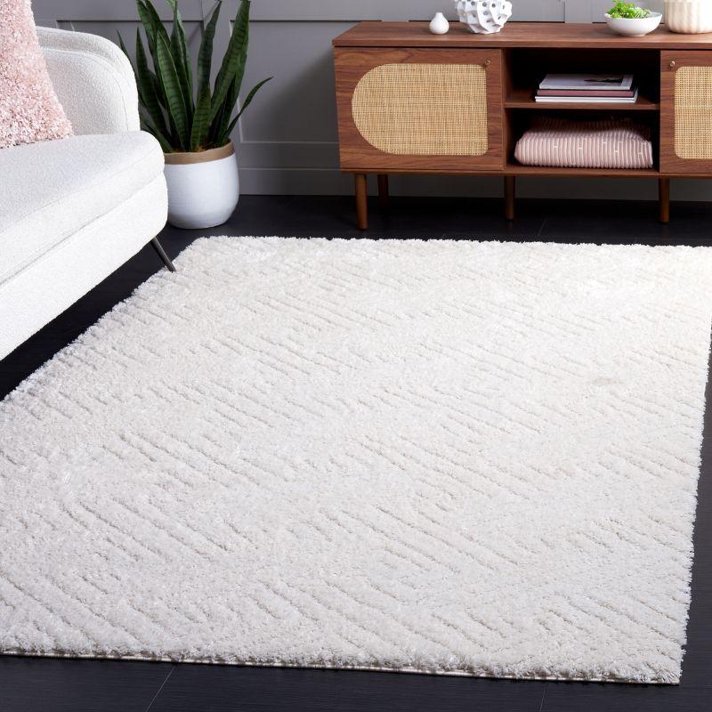Tahoe Shag THO652 Power Loomed Indoor Area Rug - Ivory - 4'x6' - Safavieh
