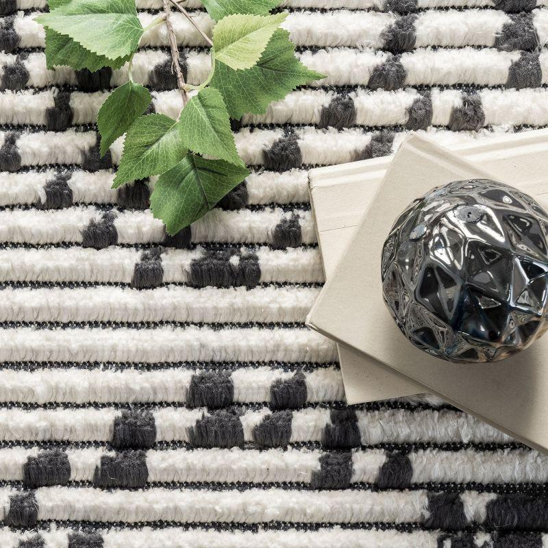 Nuloom Jaycee Moroccan 4x6 Shag Indoor Area Rug for Living Room Bedroom Dining Room Nursery Kitchen, Beige/Ivory