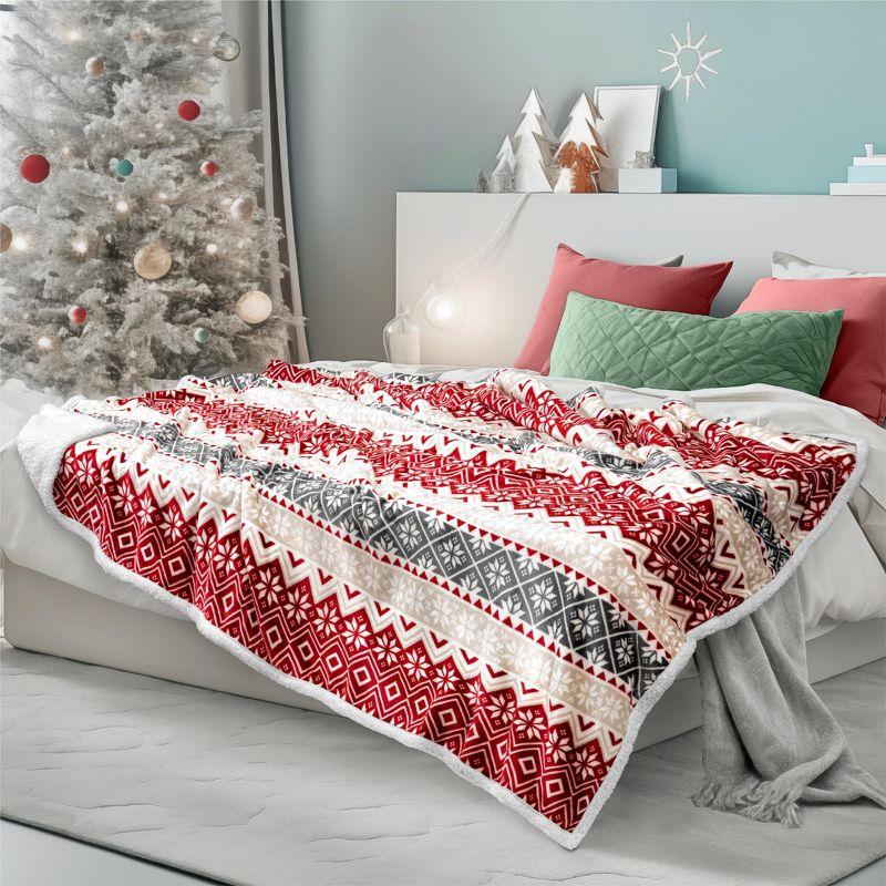 PAVILIA Soft Fleece Blanket Throw for Couch, Lightweight Plush Warm Blankets for Bed Sofa with Jacquard Pattern