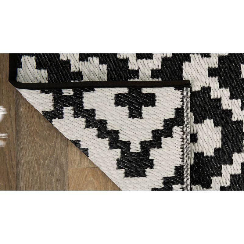 World Rug Gallery Trellis Geometric Reversible Plastic Indoor and Outdoor Rugs