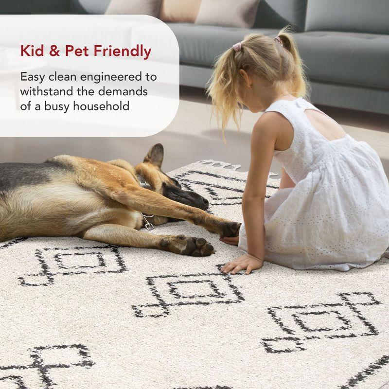 Nuloom Mackie Geometric 4x6 Shag Indoor Area Rug for Living Room Bedroom Dining Room Nursery, Off White/Charcoal