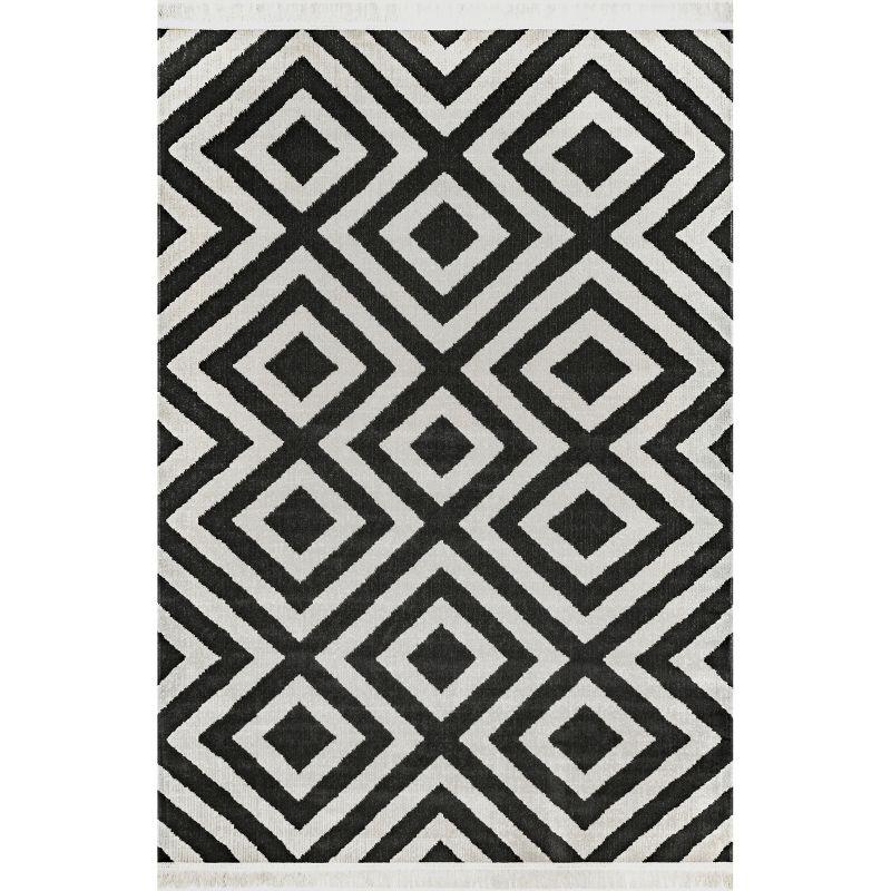 Diamond Black Tufted Easy-Care Synthetic Indoor/Outdoor Rug 5' x 8'