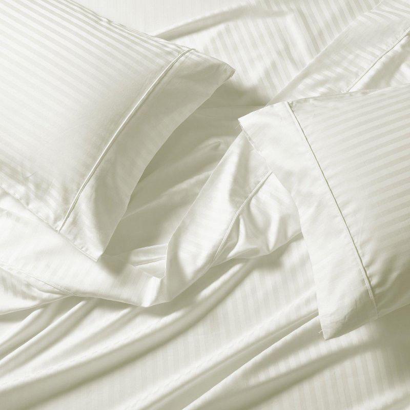 Egyptian Linens Extra Deep Pockets (22 inches) Stripe 650 Easy Care Sheet sets White Queen