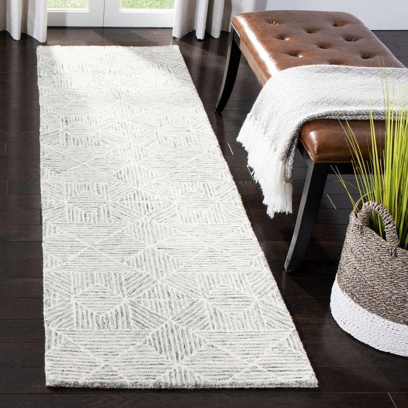 Abstract ABT763 Handmade Indoor Accent Rug - Green/Ivory - 2'-3"x4' - Safavieh