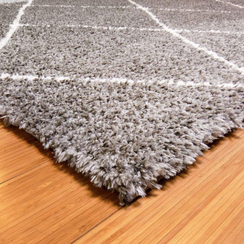 Gertmenian Thayer Diamond Gray/Ivory Plush Shag Indoor Area Rug