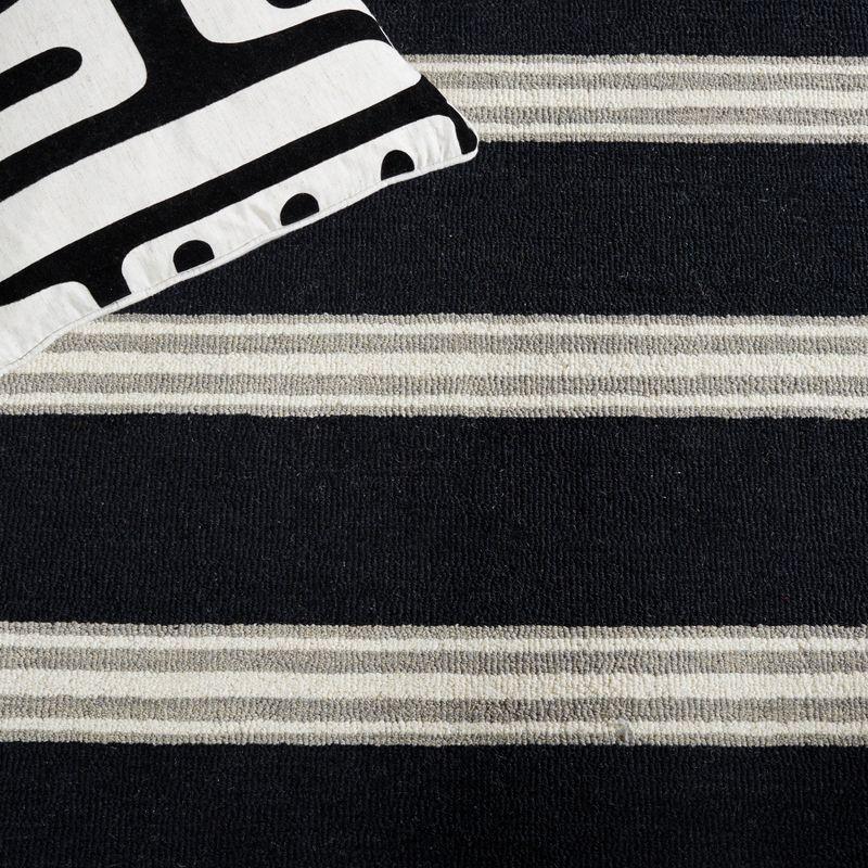 Metro MET601 Hand Tufted Indoor Area Rug - Black/Ivory - 5'x8' - Safavieh