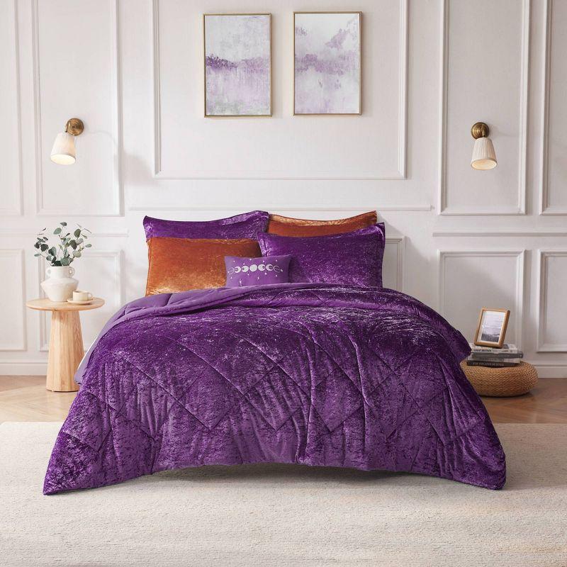 Intelligent Design Felicia Crushed Velvet Comforter Set with Throw Pillow