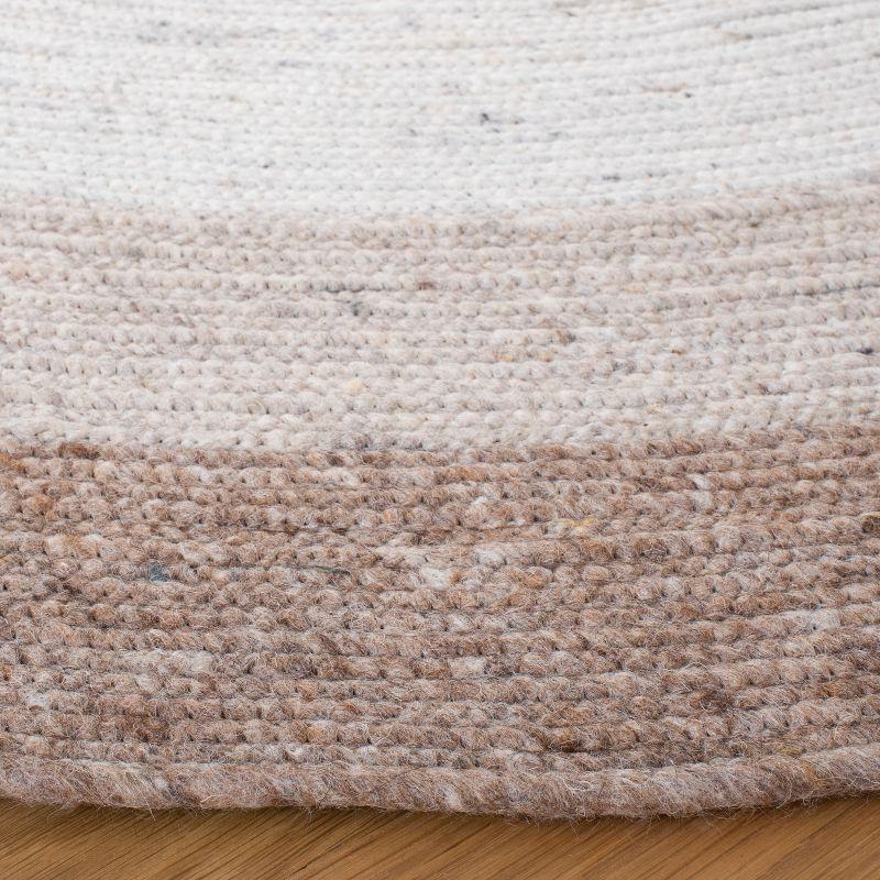 Braided BRD903 Hand Woven Indoor Area Rug - Beige/Ivory - 5' Round - Safavieh