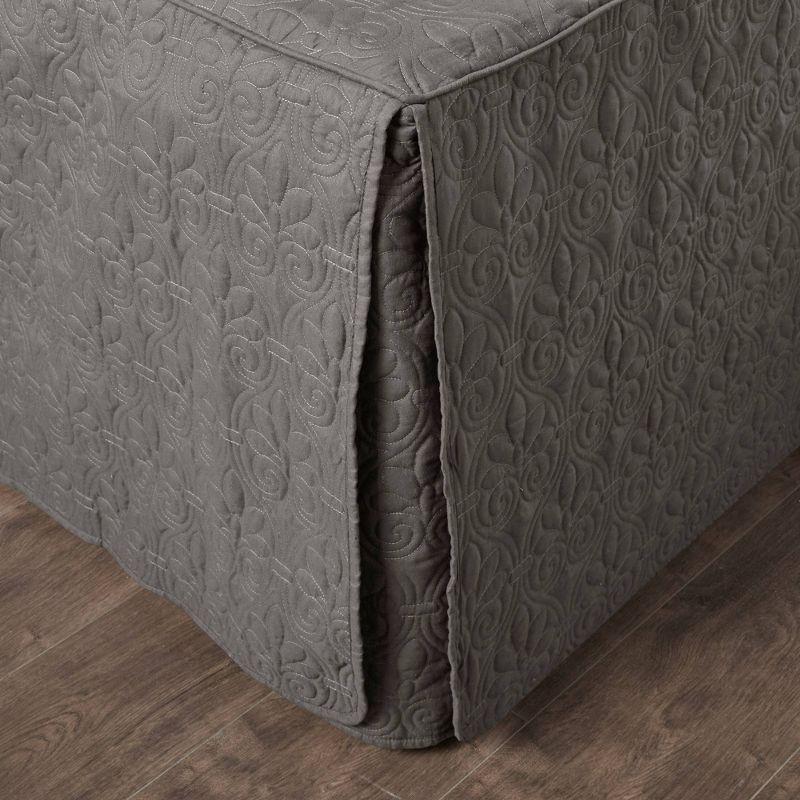 Quebec 3 Piece Split Corner Pleated Quilted Bedspread