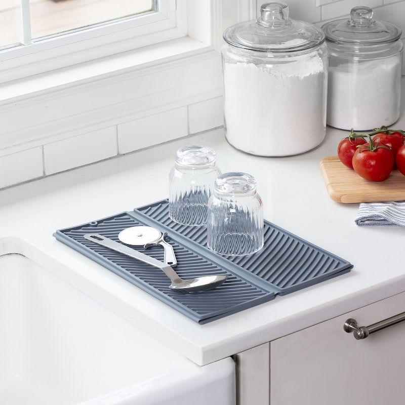 Better Houseware Expandable Silicone Drying Mat in Gray