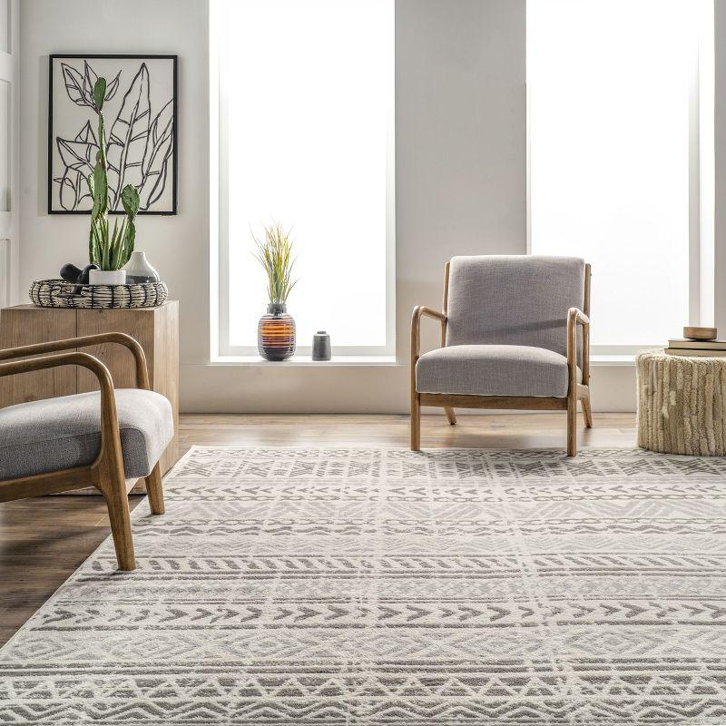 Nuloom Chloe Geometric 5x8 Indoor Area Rug for Living Room Bedroom Dining Room Kitchen, Light Grey/Ivory