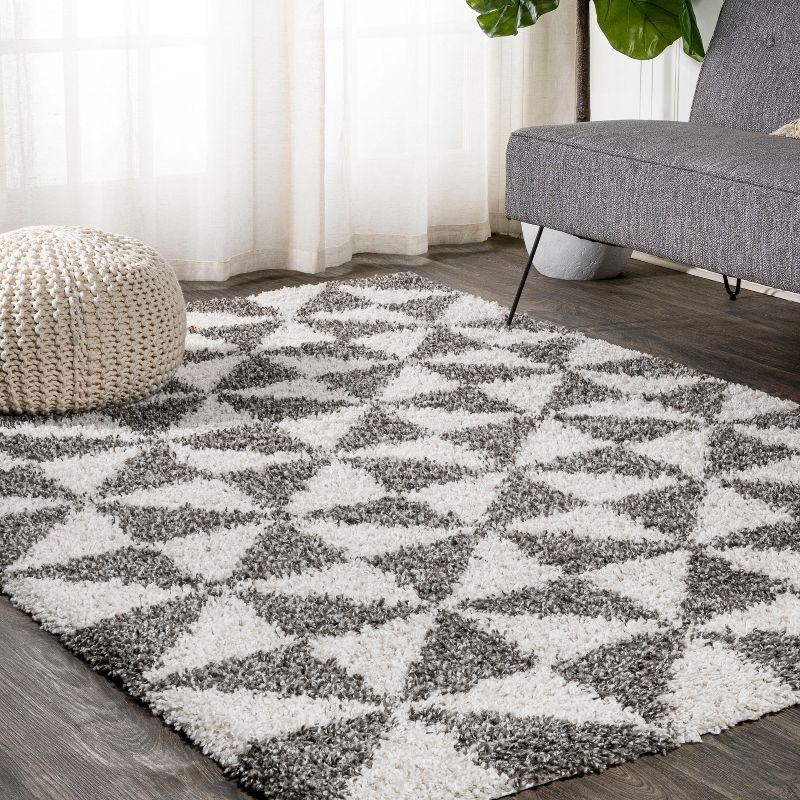 Moroccan-Inspired Geometric Gray Shag Rug 4' x 6'