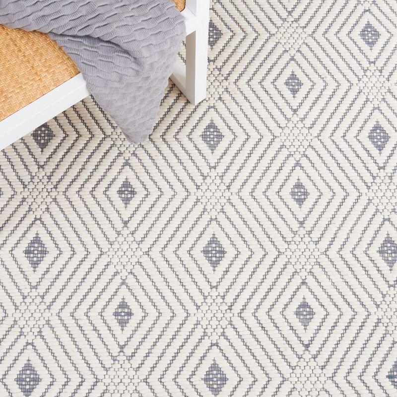 Marbella MRB426 Hand Woven Indoor Accent Rug - Ivory/Grey - 3'x5' - Safavieh