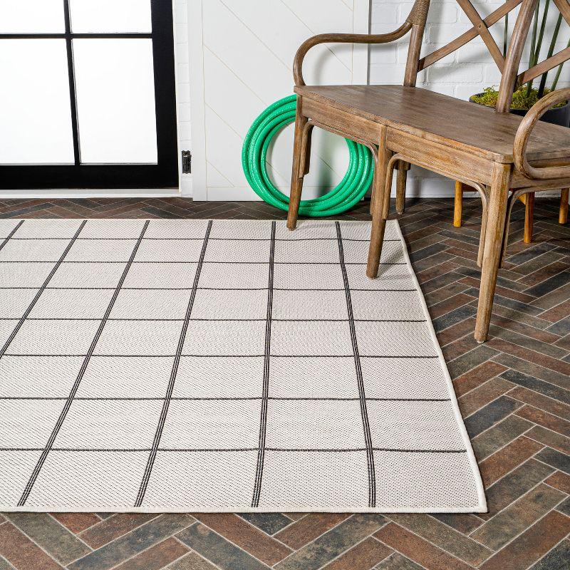 Mid-Century Modern Geometric Black Synthetic Indoor/Outdoor Rug