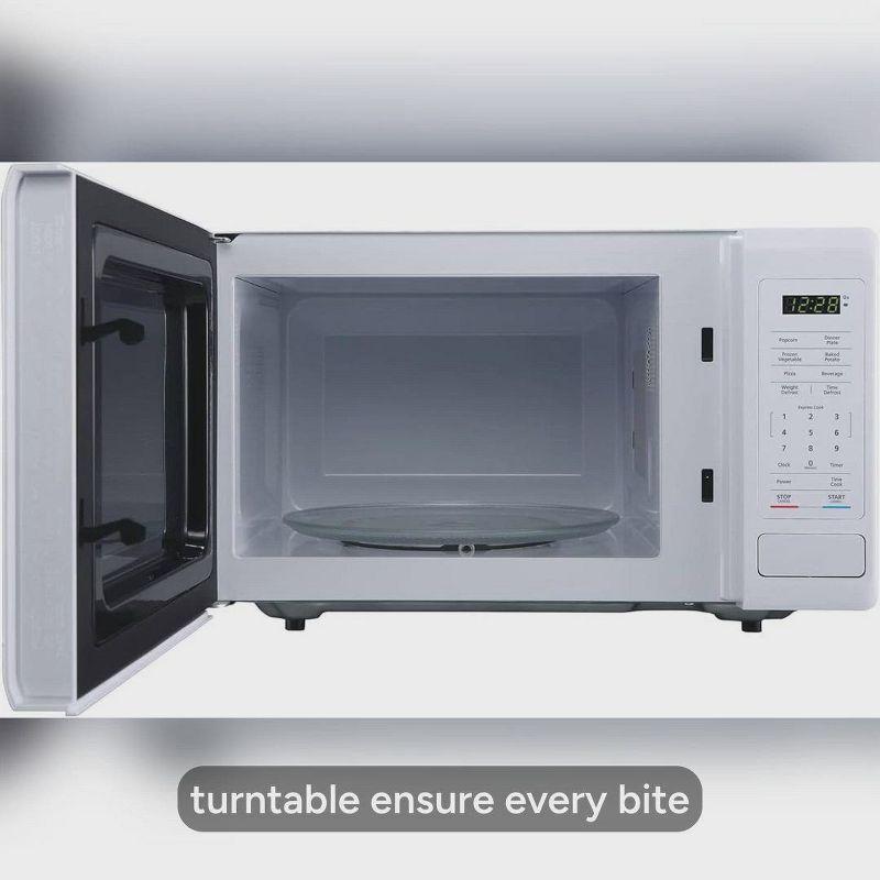 Magic Chef 0.9 Cubic Feet 900 Watt Countertop Microwave