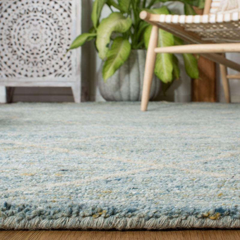 Hand-loomed Tranquility Blue Round Wool Area Rug - 59"