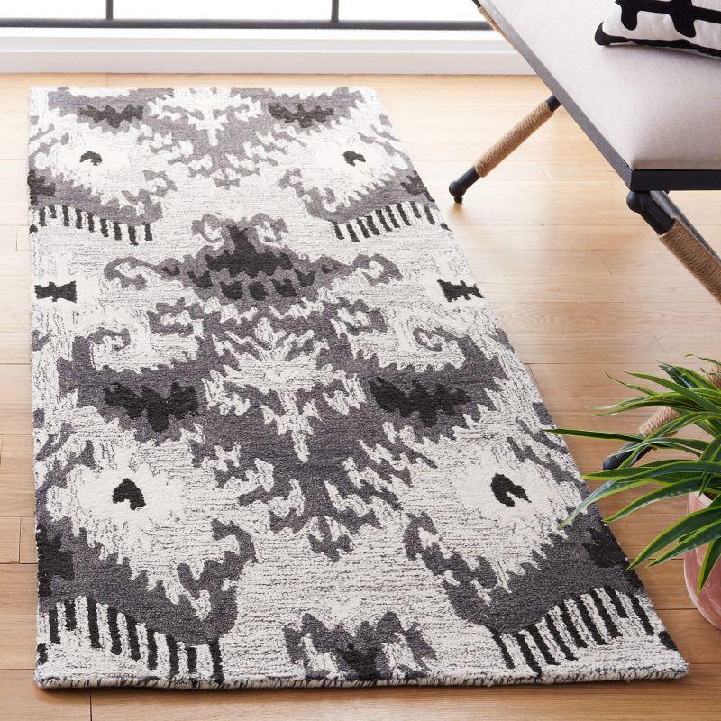 Ikat IKT652 Hand Tufted Area Rug  - Safavieh