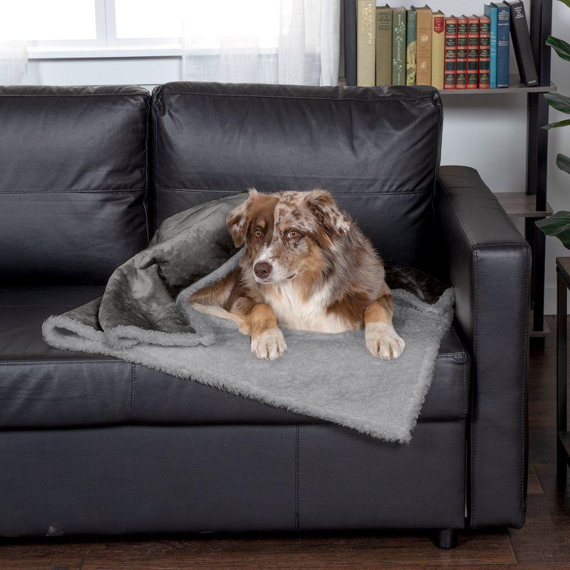 FurHaven Snuggly & Warm Soft-Edge Warming Waterproof Blanket