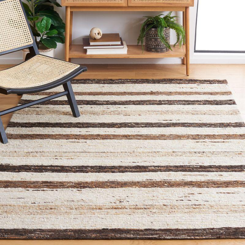 Marbella MRB225 Hand Loomed Indoor Area Rug - Brown/Beige - 5'x8' - Safavieh