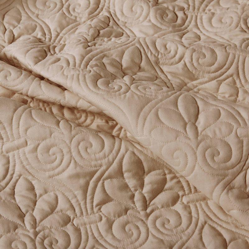 Quebec 3 Piece Split Corner Pleated Quilted Bedspread