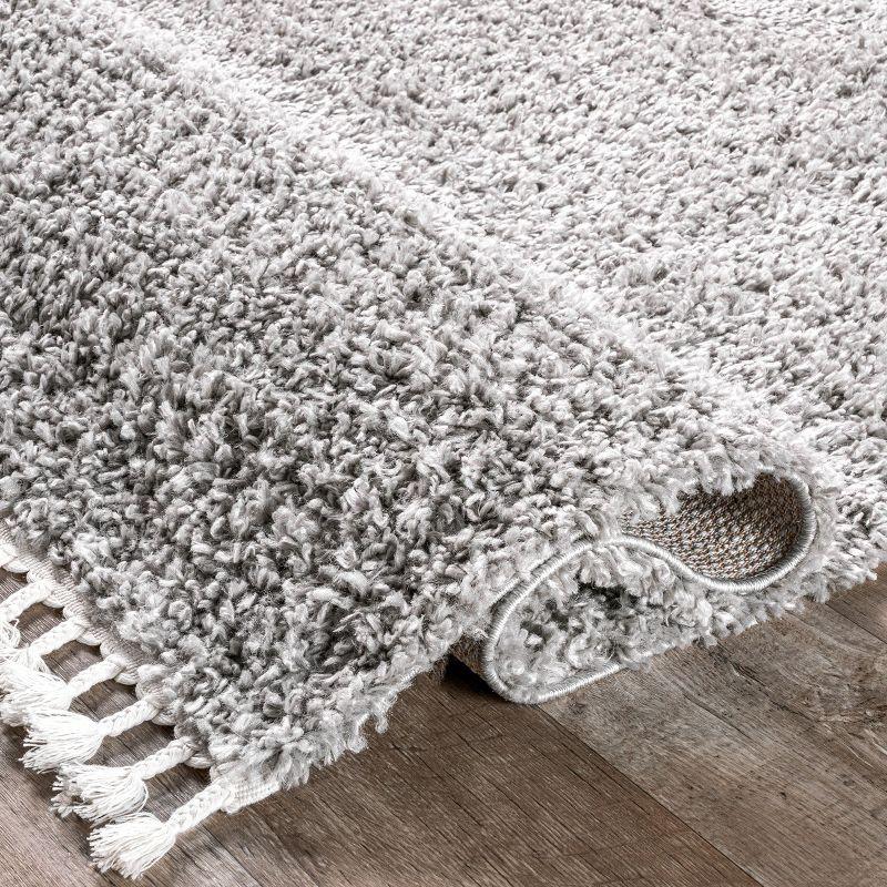 Nuloom Neva Solid 4x6 Shag Indoor Area Rug for Living Room Bedroom Dining Room Nursery, Grey/Ivory