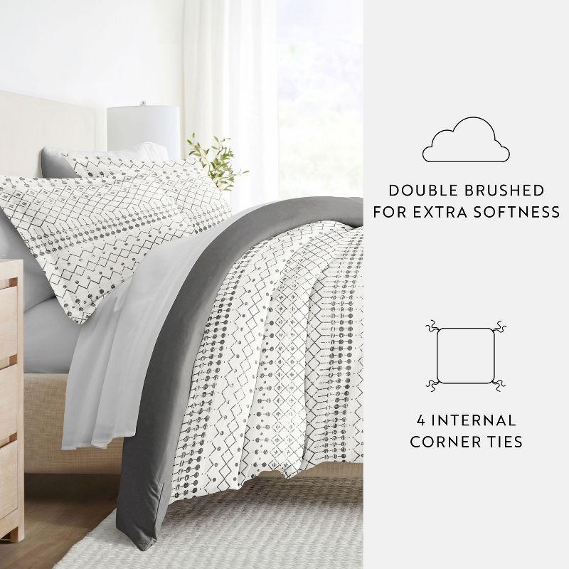 Etched Gate Pattern Reversible Duvet Cover Set