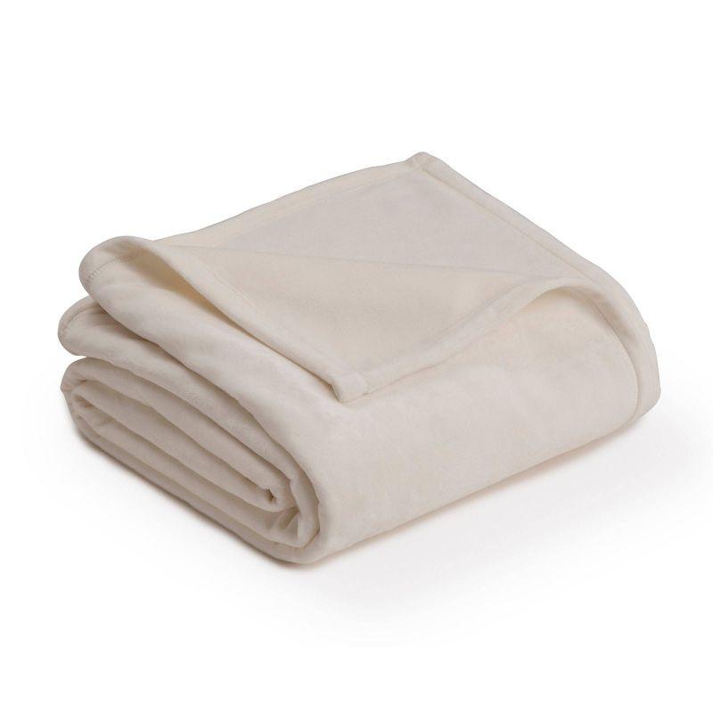 Luxurious King-Sized Ivory Fleece Reversible Blanket