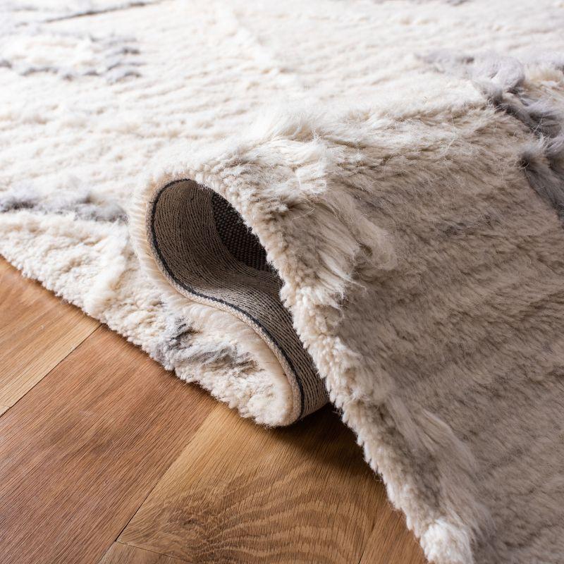 Casablanca CSB453 Hand Tufted Area Rug - Ivory/Grey - 3'x5' - Safavieh.