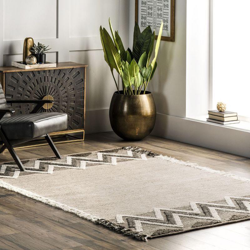 Nuloom Dylan Geometric 5x8 Wool Shag Indoor Area Rug for Living Room Bedroom Dining Room Nursery Kitchen, Beige/Ivory