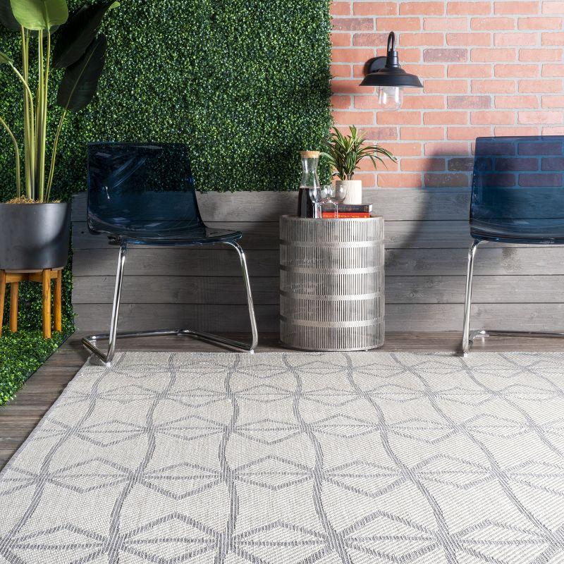 Modern Light Gray Geometric Flat Woven 5'x8' Indoor/Outdoor Rug