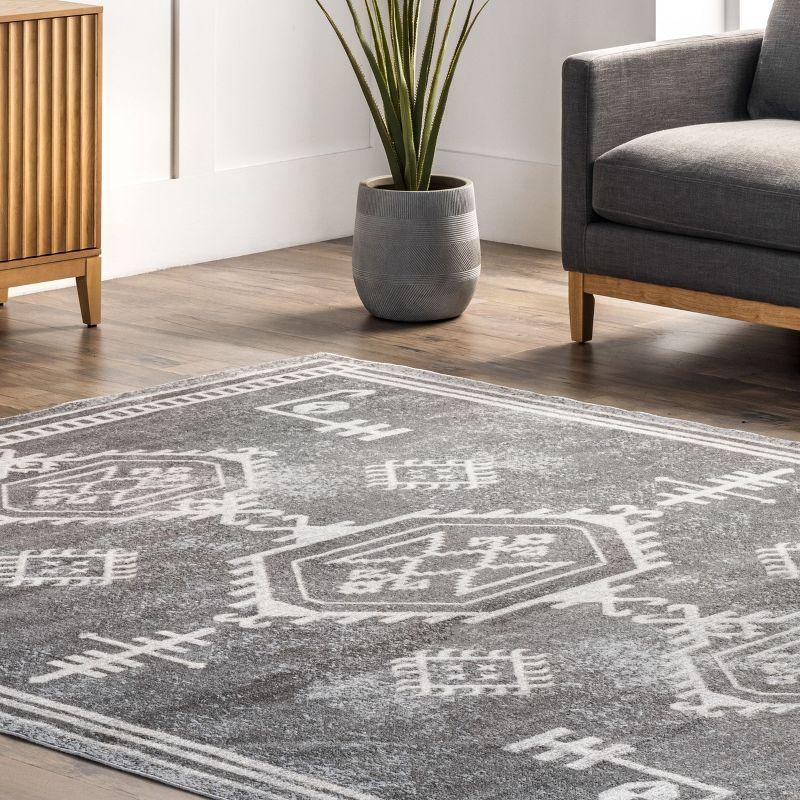 Nuloom Kyleigh Medallion 3x5 Machine Washable Accent Indoor Area Rug for Living Room Bedroom Dining Room Entryway Kitchen, Dark Grey/Ivory