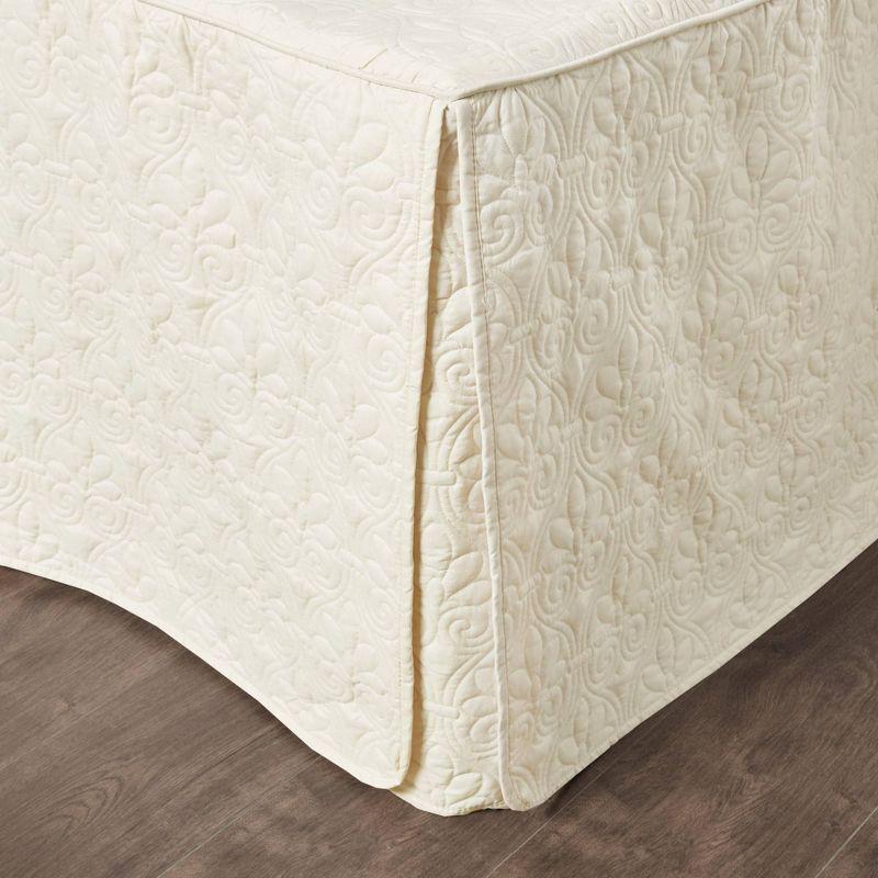 Quebec 3 Piece Split Corner Pleated Quilted Bedspread