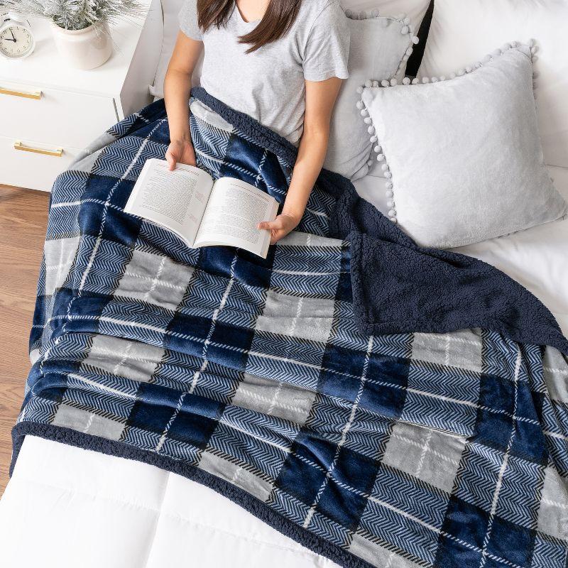 PAVILIA Fleece Plush Microfiber Throw Blanket for Couch, Sofa and Bed, Reversible