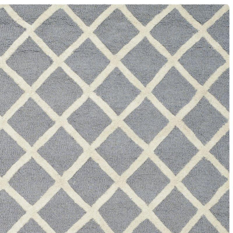 Cambridge CAM135 Tufted Indoor Area Rug - Silver/Ivory - 4'x4' - Safavieh