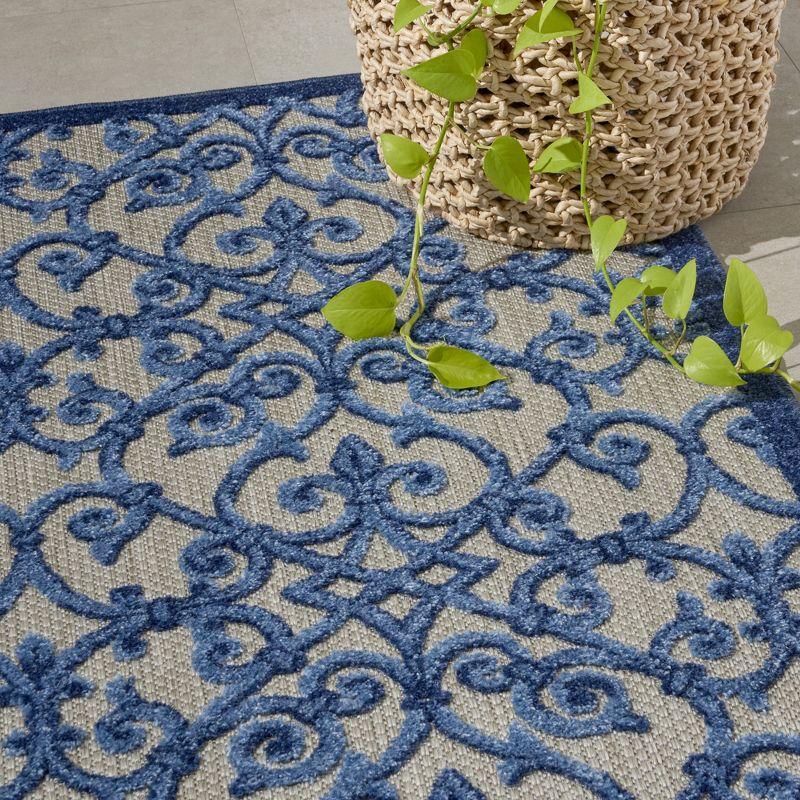 Aloha Grey/Blue Floral Indoor/Outdoor 2'8" x 4' Area Rug